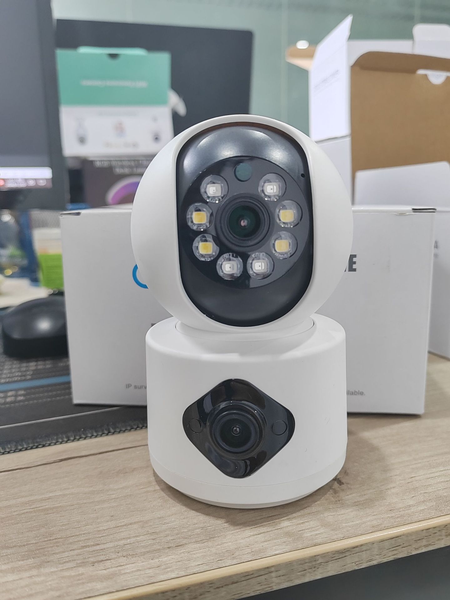 Baby Monitor Split Screen - YI Lot APP 4MP Dual Lens